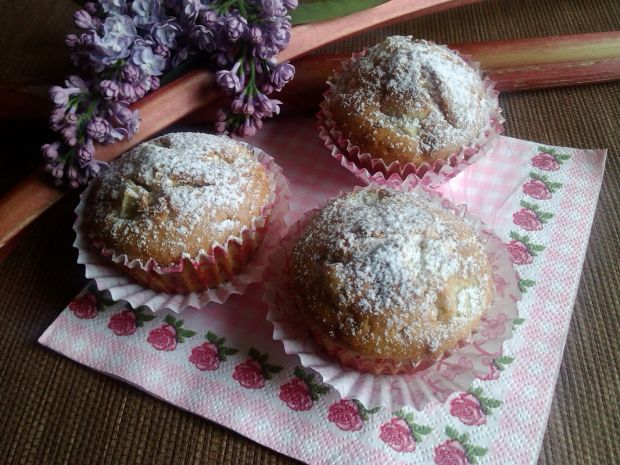 Przepis  muffini z rabarbarem i cukrem pudrem przepis