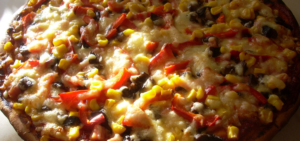 Pizza z grzybami, papryką i kukurydzą (autor: smacznapyza ...