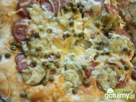 Przepis  pizza z kiełbasą i groszkiem przepis