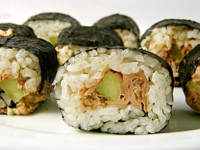 Tuna salad sushi maki