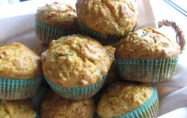Przepis  wytrawne muffiny z oliwkami i szynką przepis