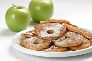 Apple fritters (smażone krążki jabłek)