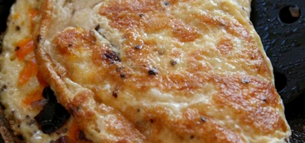 Omlet z karmelizowaną cebulką i serem red leicester (autor ...