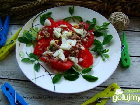 Przepis  sałatka pomidorowa z tuńczykiem przepis