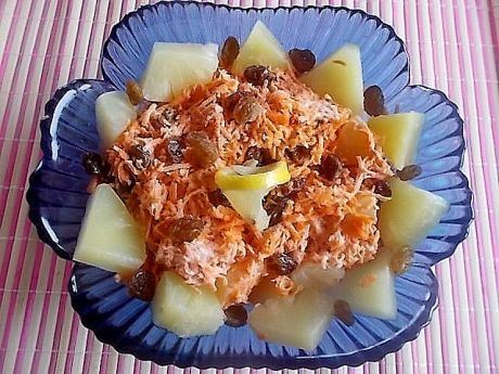 Przepis  sałatka z marchewką i ananasem przepis