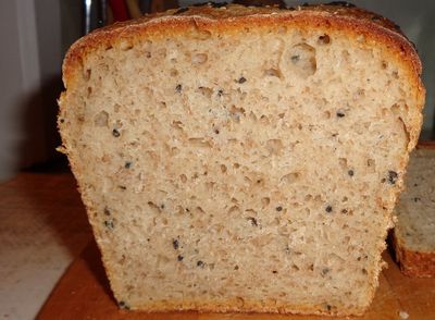 Chleb pszenny na żytnim zakwasie z czarnuszką.