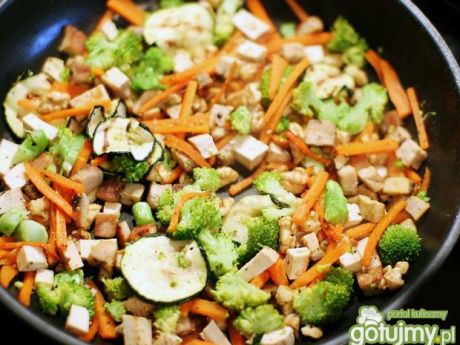 Przepis  warzywa stir-fry z tofu z nutą imbiru przepis