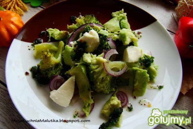 Przepis  sałatka z brokuła i awokado przepis