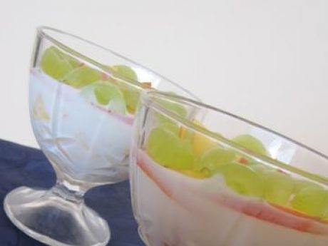 Przepis  jogurtowy deser z owocami przepis
