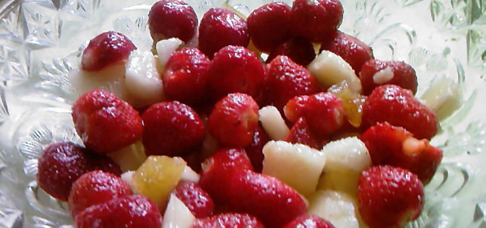 Sałatka owocowa z truskawkami i gruszką (autor: grazyna13 ...