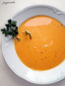 Zupa pomidorowa z mascaropne i suszonymi pomidorami ...