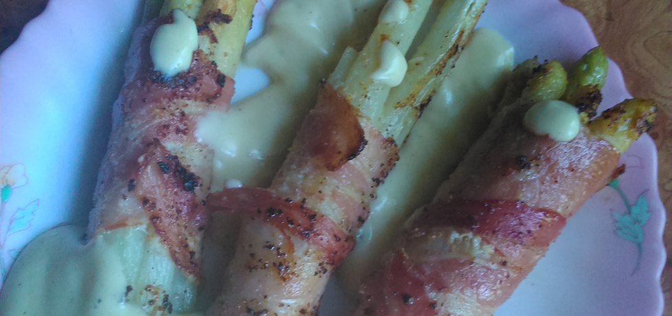 Białe szparagi z sosem serowym (autor: czyki)