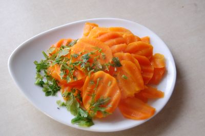 Duszona marchew z nutą pomarańczową