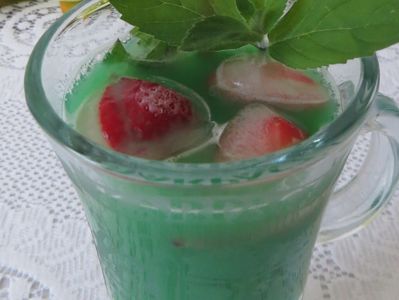 Lekki drink zielona truskawka