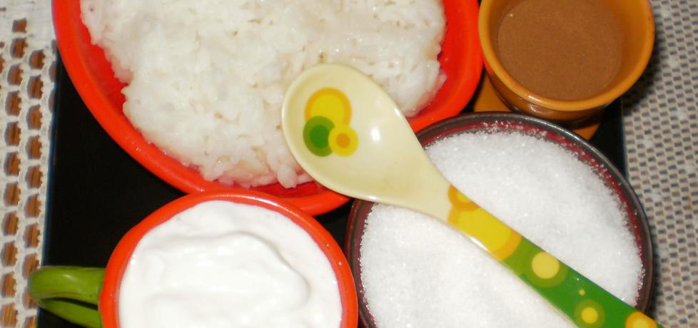 Ryż na mleku ze śmietaną , cukrem i cynamonem: (autor ...