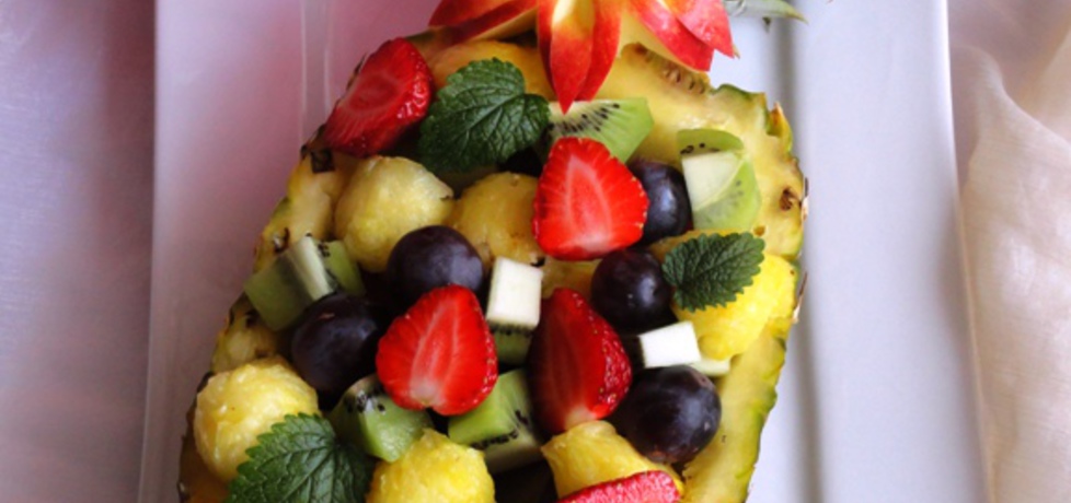 Owocowa sałatka w ananasie (autor: joanna30)