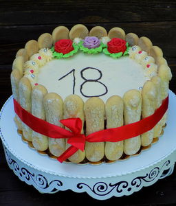 Tort urodzinowy z owocami