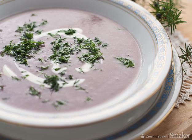 Zupa krem z fioletowych ziemniaków ze świezymi ziołami