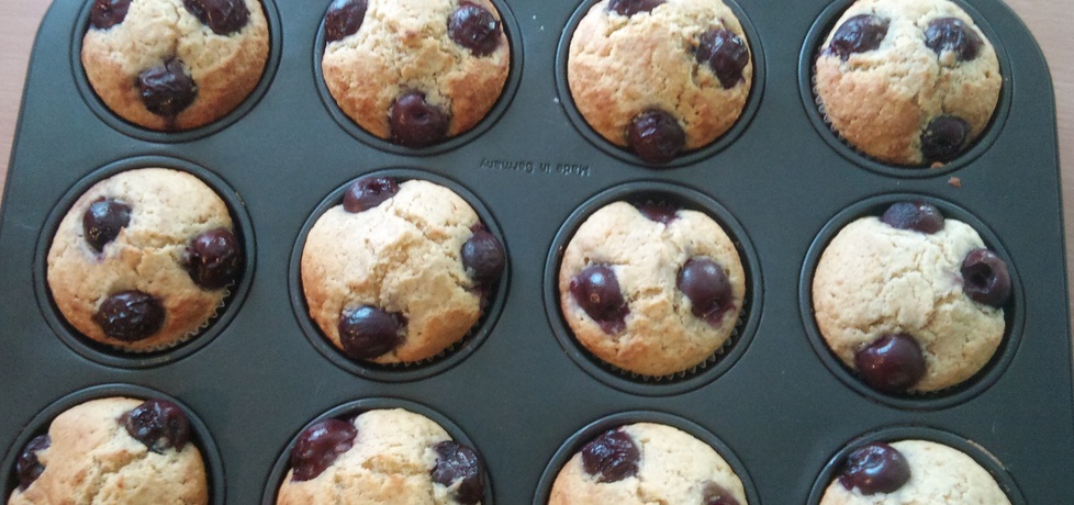 Serowe muffinki z wiśniami (autor: alexm)