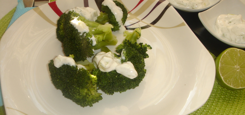 Brokuły z sosem tzatziki (autor: justi2401)