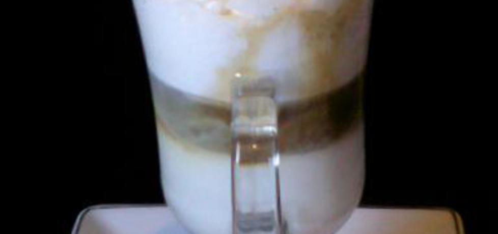 Caffe latte z bitą śmietaną (autor: magical66)
