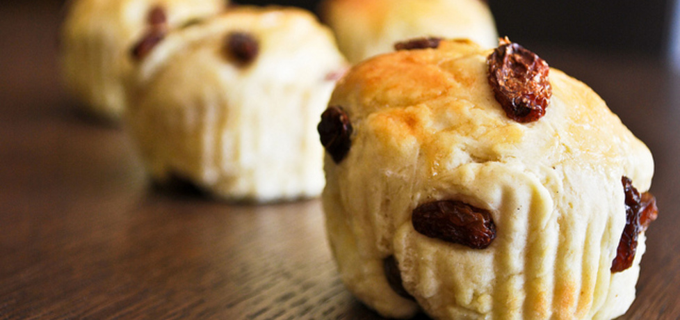 Drożdżowe muffiny z rodzynkami (autor: bitedelite)