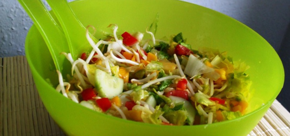 Salatka z kielkami i mango (autor: sarenka)