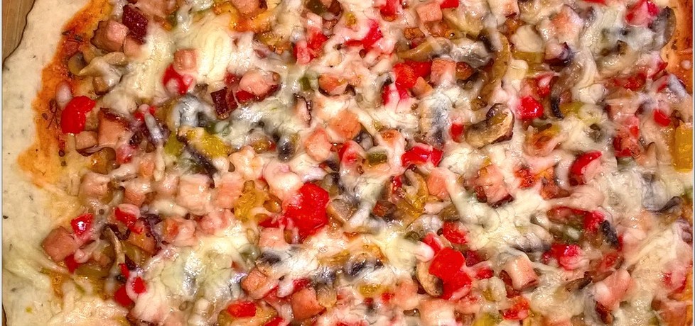 Pizza na cienkim ziołowym cieście (przepis na 2 pizze 30 cm) (autor ...