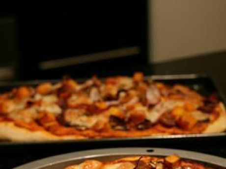 Przepis  pizza dyniowa z chorizo i cebulą przepis