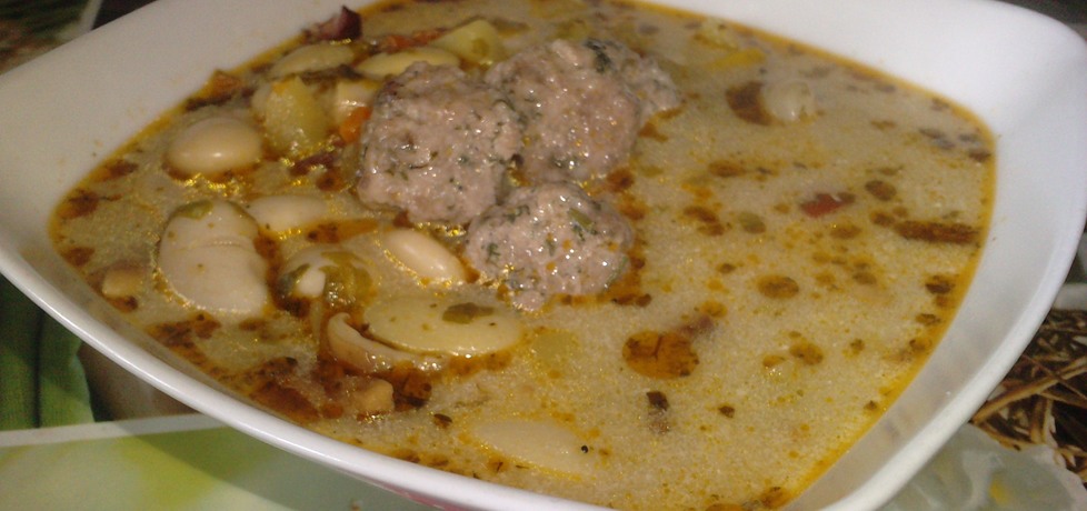 Zupa fasolowa z pulpecikami (autor: laila2786)