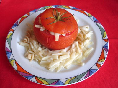 Pomidory nadziewane makaronem