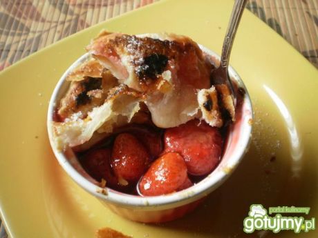 Przepis  ciepły deser z truskawek przepis