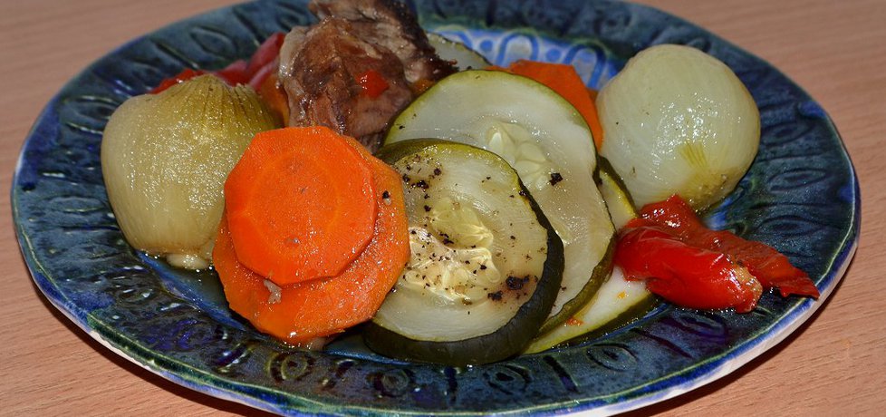 Cielęcina z warzywami w garnku rzymskim (autor: zolzica ...