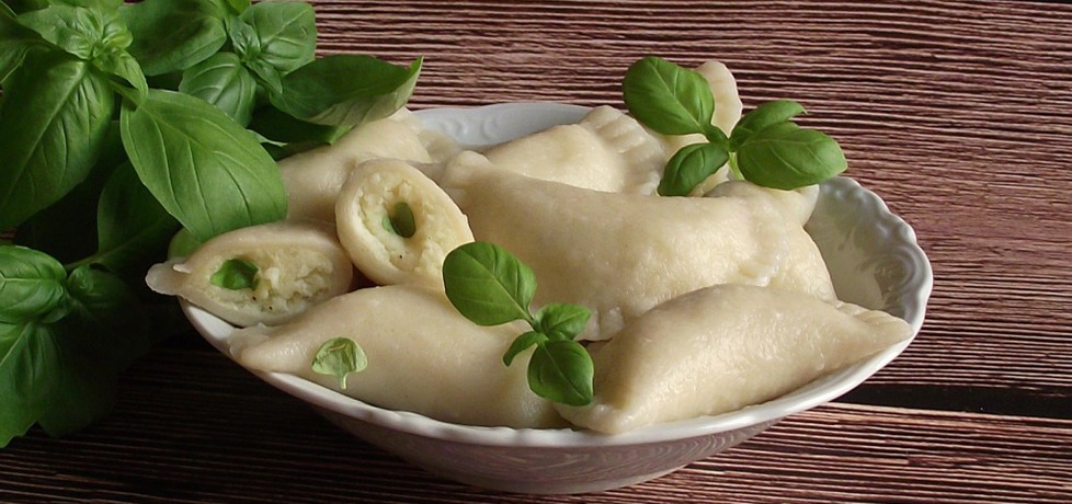 Pierogi z ziemniakami, fetą i bazylią (autor: konczi)