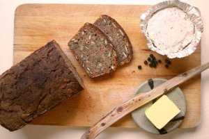 Chleb pszenno-żytni z pestkami  prosty przepis i składniki