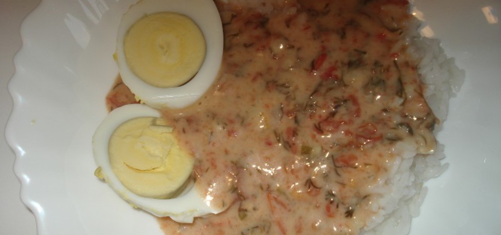 Jajka na twardo podane z sosem koperkowo