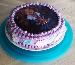 Przepyszny tort urodzinowy