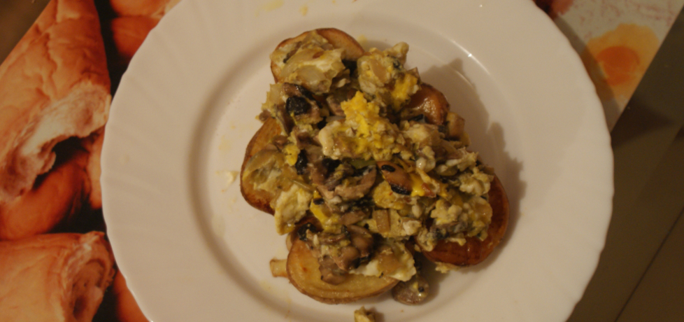 Pieczone ziemniaki pod pieczarkową jajecznicą (autor: magdalea ...