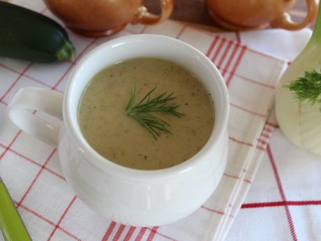 Cukinia: zupa z kopru włoskiego