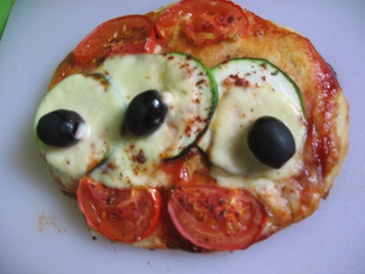Pizzerki jarskie z cukinią, pomidorami i mini mozzarellą