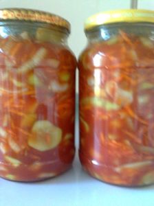 Ogórki z koncentratem pomidorowym