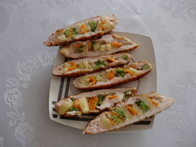 Łódeczki z kurczaka z warzywami i serem