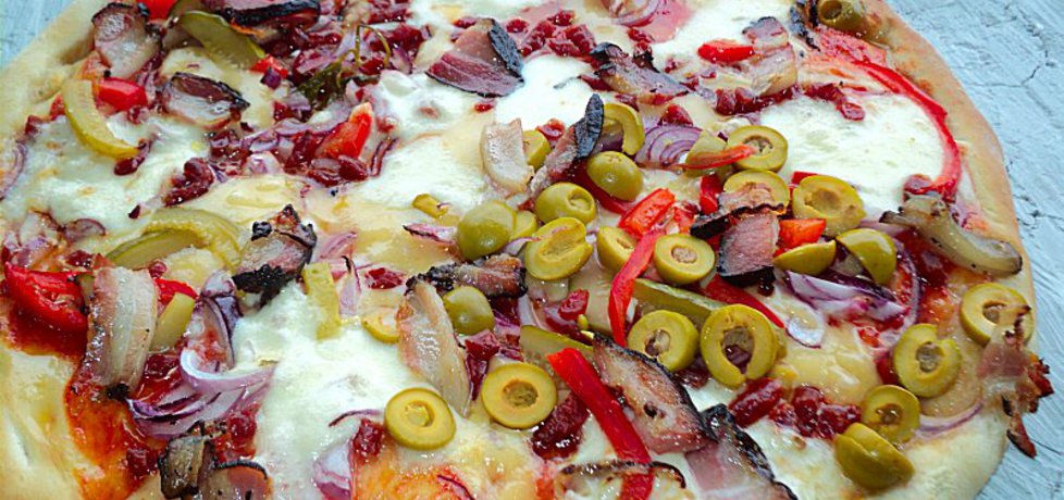 Pizza na ziołowym cieście (autor: anna133)