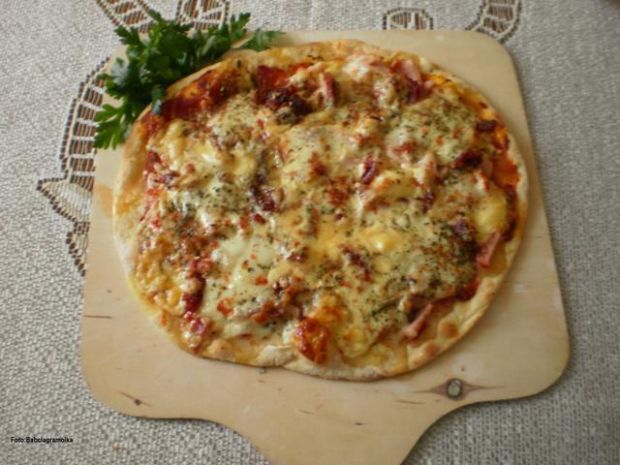 Przepis  pizza z kamiennego kręgu : przepis