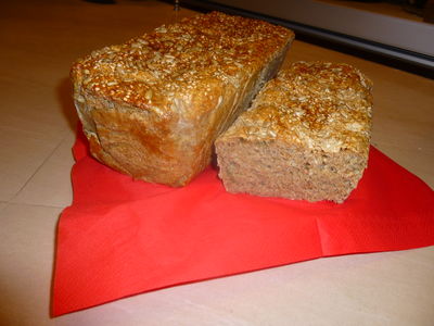 Tradycyjny chleb z ziarnami