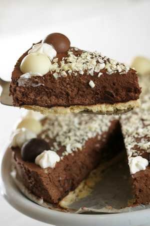 Tort czekoladowy z truflami  prosty przepis i składniki