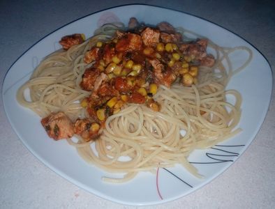 Makaron spaghetti z sosem