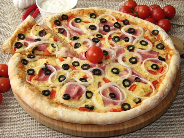 Przepis  orkiszowa pizza z boczkiem przepis
