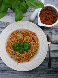 Spaghetti z domowym pesto rosso