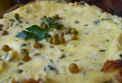 Omlet z zielonym groszkiem i zieleniną